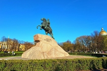 Место встречи на Сенатской площади у Медного всадника